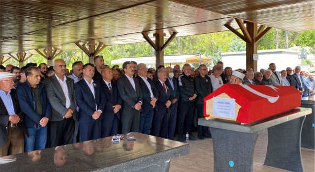 Aksaray’ın Efsane Belediye Başkanı Memiş Akın Hayatını Kaybetti