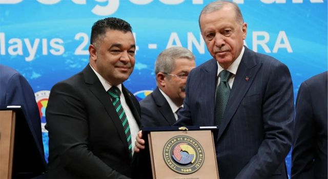 Cumhurbaşkanı Erdoğan, ATSO Başkanı Koçaş’a Hizmet Şeref Belgesi Ve Plaket Takdim Etti