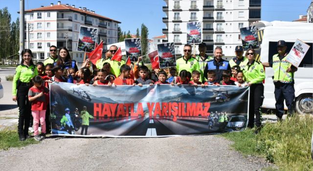 Karayolu Trafik Haftası’nda Öğrencilerle Buluştular