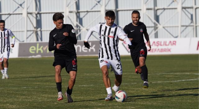 İLK YARIDA POZİSYON ÇOK GOL YOK