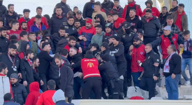 Mersin İdman Yurdu Taraftarından Aksaraysporlu Taraftarlara Saygısızlık