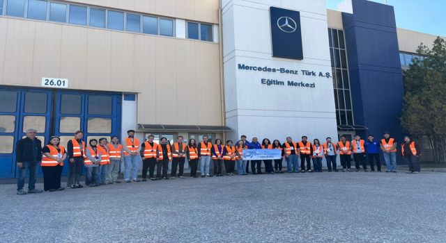 ASÜ’LÜLER MERCEDES KAMYON FABRİKASI’NI GEZDİ
