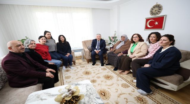 BAYRAMIN İLK ZİYARETİ ŞEHİT AİLELERİNE