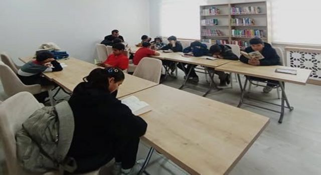 Ağaçören’de öğrenciler kütüphaneyi tanıdı