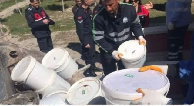 Dev gıda operasyonu: 4 tonu aşkın kaçak ürün imha edildi 