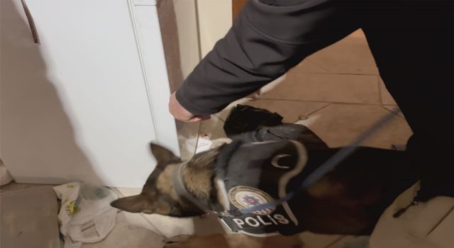 Uyuşturucu tacirlerine şok baskın! 4 kişi tutuklandı