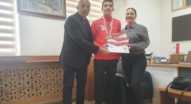 Aksaraylı genç sporcu, 3 kategoride Türkiye birincisi