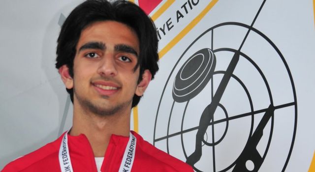 Aksaraylı sporcu, altın madalyayı kimselere bırakmadı