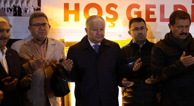 Hacı adayları kutsal topraklara dualarla uğurlandı