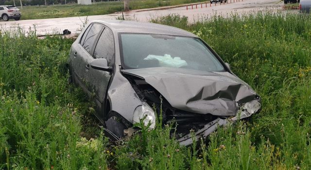 Kavşakta yürekleri ağıza getiren kaza: 2 yaralı