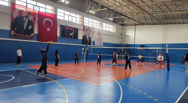 Ortaköy’de ev hanımları parkede mücadele etti