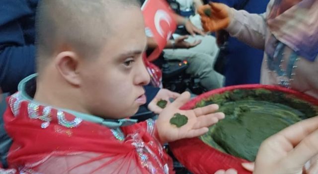 Özel bireylere asker kınası yakıldı
