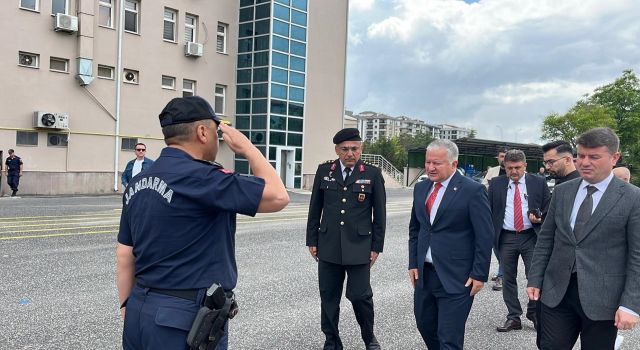 Vali Duru güvenlik güçleriyle bayramlaştı: 7/24 görevimizin başındayız