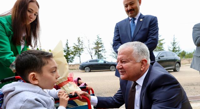 Vali Duru, Güzelyurt’ta vatandaşlara kulak verdi