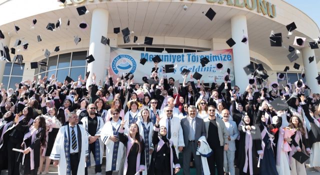 ASÜ Sağlık Bilimleri Fakültesinde mezuniyet coşkusu yaşandı