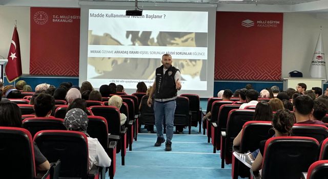 Geleceğin eğitimcilerine bağımlılıkla mücadele eğitimi