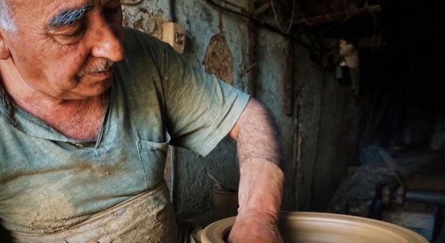 Güzelyurt’ta asırlık zanaat yaşatılıyor: el yapımı çömlekçilik zamana meydan okuyor