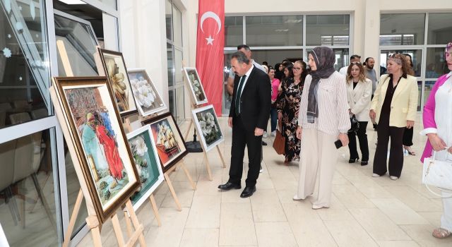 KYK'lı gençlerin el emeği eserleri görücüye çıktı
