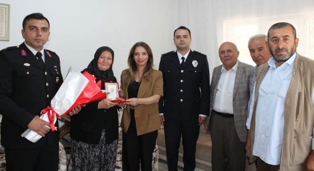Sarıyahşili merhum gazinin Kıbrıs Madalyası ailesine verildi