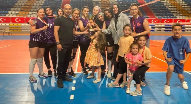 Veteranlar Voleybol Turnuvası’nda kupalar sahiplerini buldu