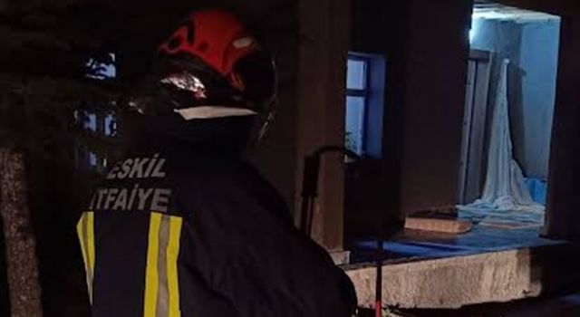 Eve giren saldırgan kedi itfaiye ekiplerini alarma geçirdi