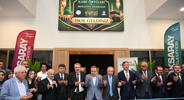 Kutsal emanetler sergisi açıldı