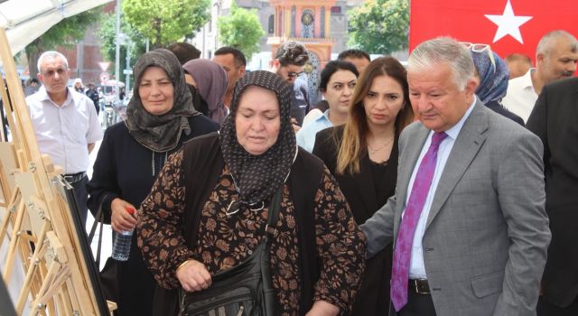 Şehit aileleri ve gazilerin eserleri Aksaraylılarla buluştu