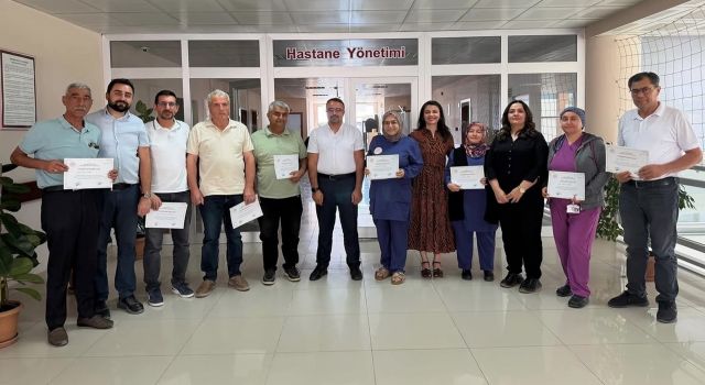 25 yılını sağlık hizmetine adayan çalışanlar onurlandırıldı