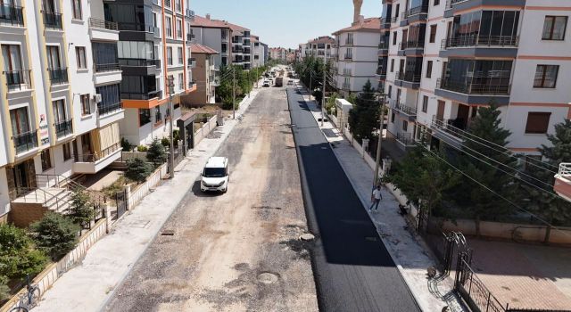 Kılıçarslan Mahallesi’nde yollar sıcak asfaltla yenileniyor