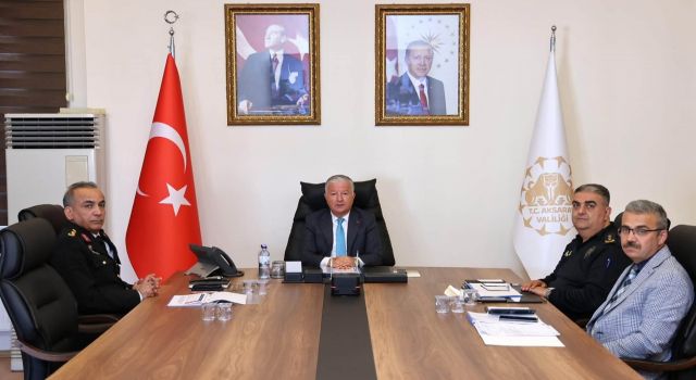 81 ilde okul güvenliği masada