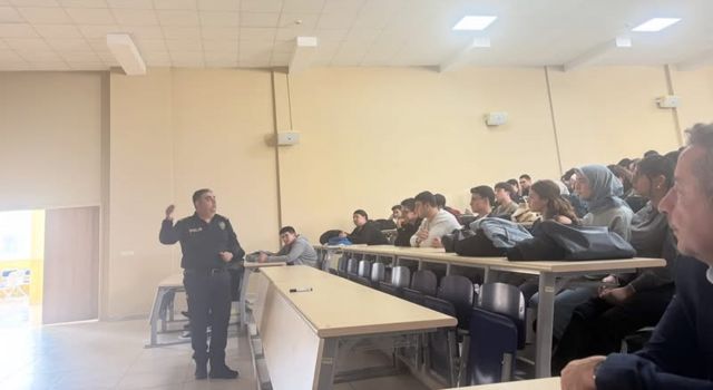 ASÜ’de dijital dünyanın tuzakları anlatıldı