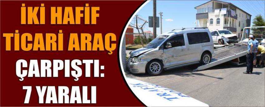 İki Hafif Ticari Araç Çarpıştı: 7 Yaralı