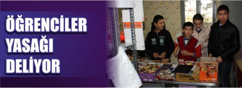 Öğrenciler Yasağı Deliyor