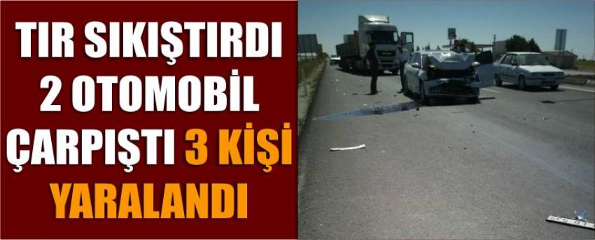 Tır Sıkıştırdı 2 Otomobil Çarpıştı 3 Kişi Yaralandı