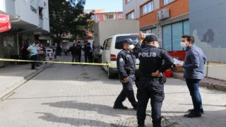 Çocuklarını Almaya Gelen Karısına Kurşun Yağdırdı