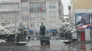 Kar Yağışı Sevindirdi  