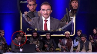 Taliban televizyon stüdyosuna böyle girdi: Dünya dehşet içinde izledi