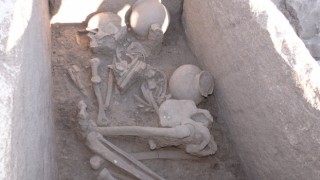Neolitik Çağın İzlerini Taşıyan 5 Bin Yıllık Sandık Mezar Bulundu