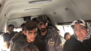 17 Kişilik Minibüste Yapılan Kontrolde, 28’i Erkek, 3ü Kadın Olmak Üzere Toplam 31 Afganistan Uyruklu Düzensiz Göçmen Çıktı
