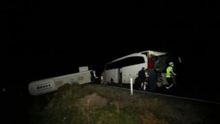 Öğrencileri Taşıyan Otobüslerin Karıştığı Kazada 44 Kişi Yaralandı