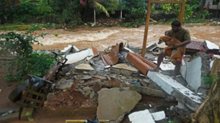 Şiddetli Yağış Sonucu 18 Kişi Öldü, Onlarca Kişi Kayboldu