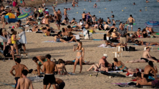 Avrupa'da İlk: Plajda Sigara İçmek Yasaklanıyor