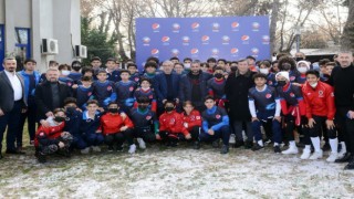 Futbolun Efsaneleri Pepsi ‘Yıldız Futbolcu Seminerleri’nde Genç Futbolseverlerle Ankara’da Buluştu