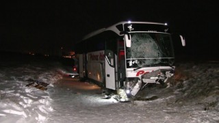 Yolcu Otobüsü Şarampole Düştü: 4 Yaralı