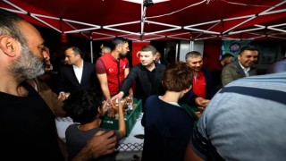 Dinçer Kandil’de Vatandaşlara Simit Dağıttı