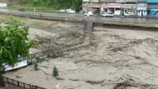 Etkili Olan Yağışta Çay Taştı Köprüler Yıkıldı