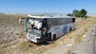 Yolcu Otobüsü Devrildi: 12 Yaralı