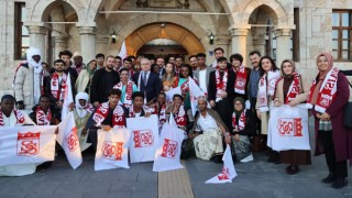 Sivas Valiliği Ve Sivas Tsyd Ortak Çalışmasıyla 35 Ülkeden 150 Öğrenci  Stadyumda Buluştu