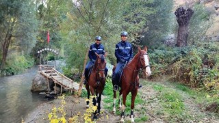Turistik Bölgelerde Jandarma Atlı Timler Güvenliği Sağlıyor