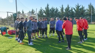 Siyah Beyazlı Futbolcular Galibiyet İçin Kenetlendi